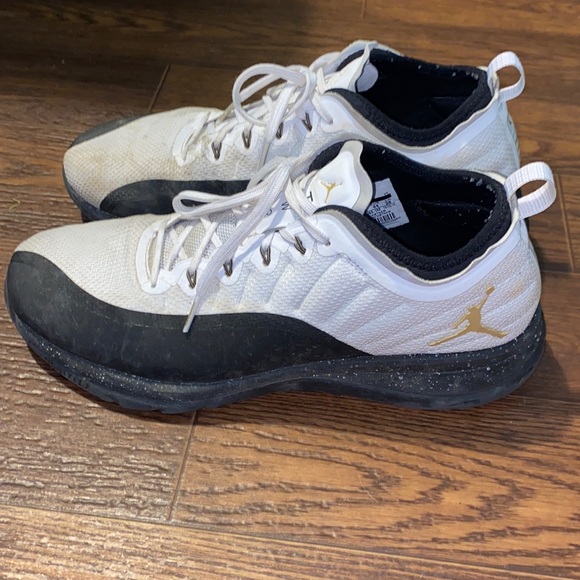 Jordan Trainer SZ 10. Black / white / gold / white spotted - Picture 3 of 6